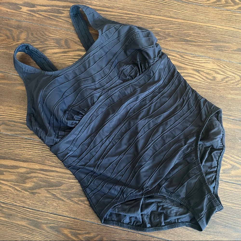 Lands End Womens Plus Black Tank Underwire Swimsuit